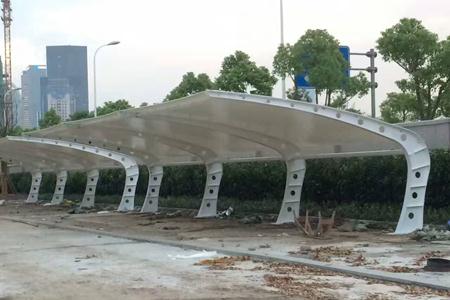 `7字型膜結(jié)構(gòu)停車棚質(zhì)量怎么樣?`